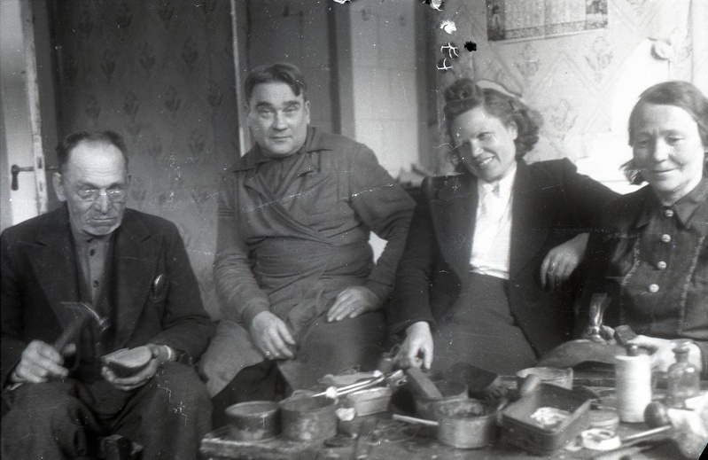 Taalfeldti töökojast (Taalfeldt vasakult teine)