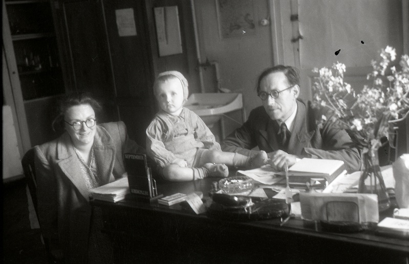 TRÜ orgaanilise keemia kateedri juhataja dotsent (1944-60) Ants Sossi perega