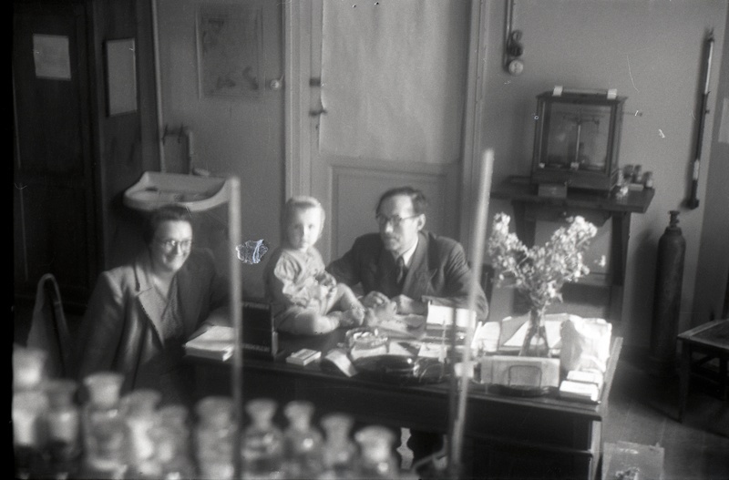 TRÜ orgaanilise keemia kateedri juhataja dotsent (1944-60) Ants Sossi perega