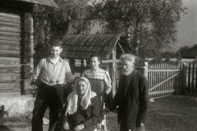 Elmar Kaldi poeg Taevo Kald, ema Emilie Kald, abikaasa Ida Kald (sünd. Schvalbe) ja isa Daniel Kald (?)