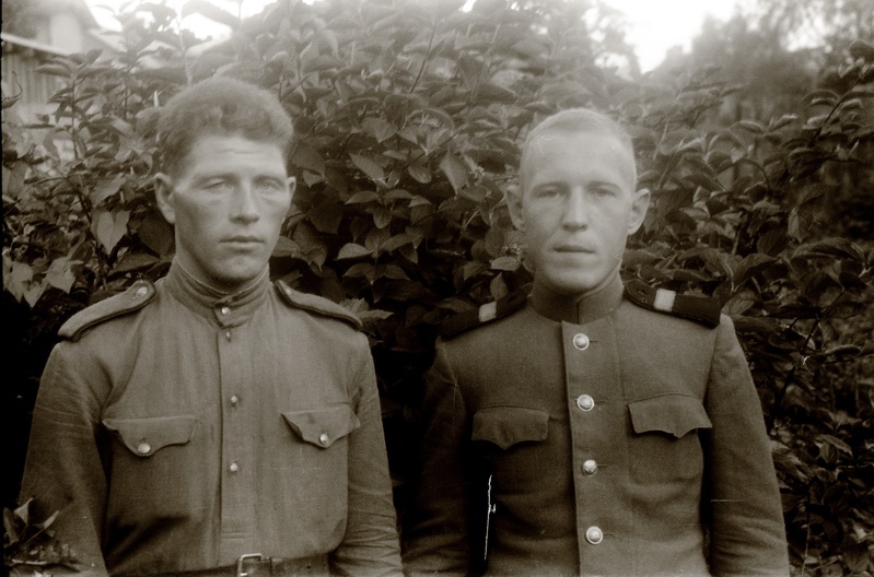 Kaks vormis meest ( kapten Lõhmuse pool)