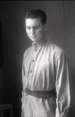 Elmar Kaldi poeg Taevo Kald sõjaväevormis  similar photo