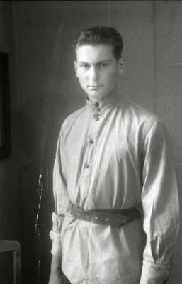 Elmar Kaldi poeg Taevo Kald sõjaväevormis  similar photo