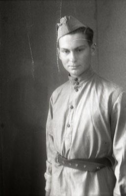 Elmar Kaldi poeg Taevo Kald sõjaväevormis  similar photo