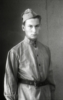 Elmar Kaldi poeg Taevo Kald sõjaväevormis  similar photo