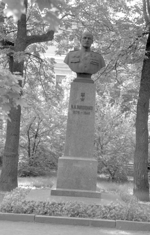 Nikolai Burdenko monument Tartu County Tartu City Toomemägi