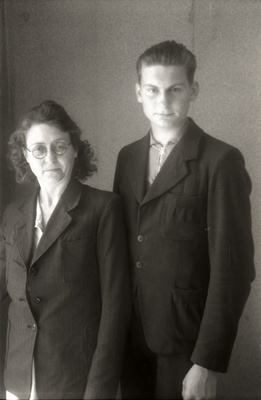 Elmar Kaldi abikaasa Ida Kald (sünd. Schvalbe) ja poeg Taevo Kald  similar photo