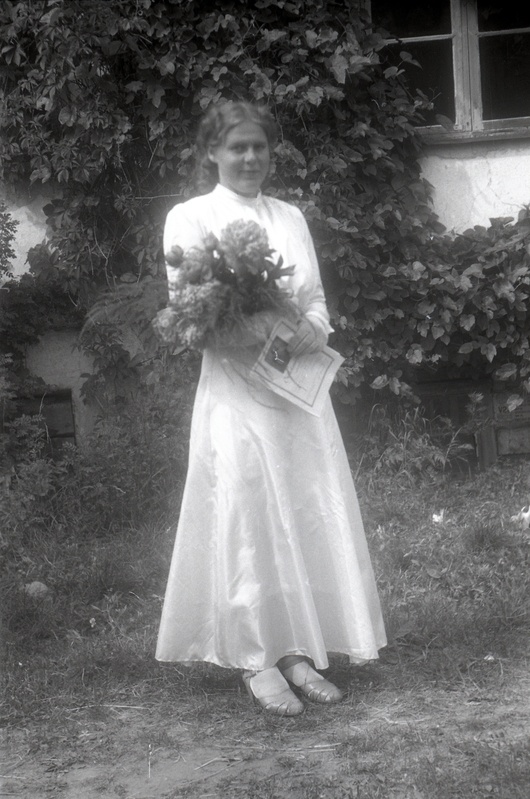 Naine lilledega (Rõngu leer)