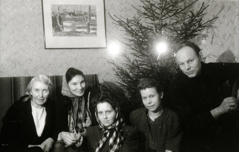 prof Konstantin Ramuli perekond. Abikaasa Olga Ramul (paremalt), tütar Valentina Varjun (jõulud)