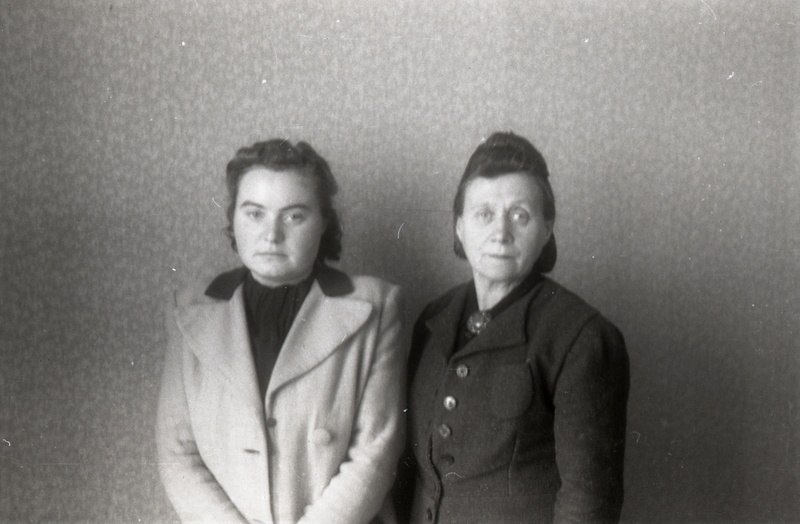 Kaks naist (Gold vasakul) TRÜ Kaadri- ja õppeosakonnast