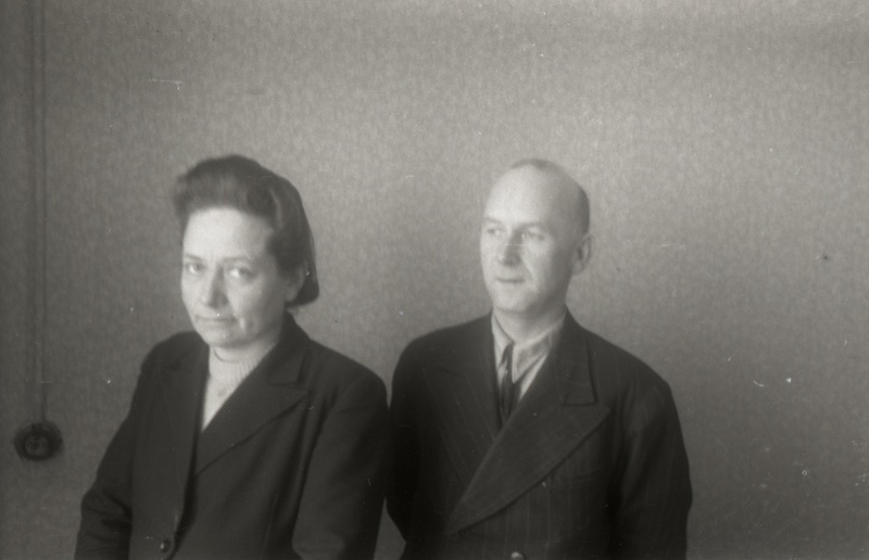 Naine ja mees TRÜ Kaadri- ja õppeosakonnast