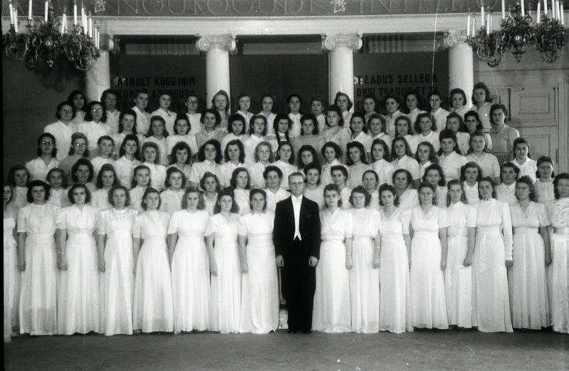 Tartu Ülikooli Akadeemiline Naiskoor, dirigent Richard Ritsing