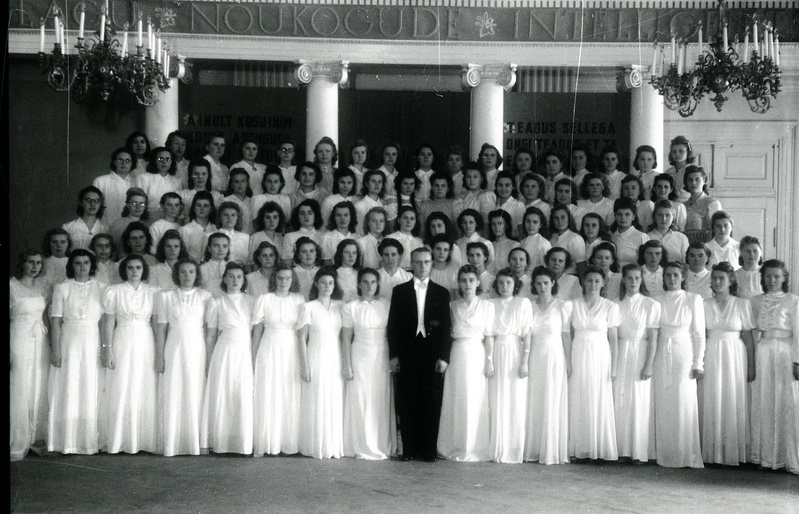 Tartu Ülikooli Akadeemiline Naiskoor, dirigent Richard Ritsing