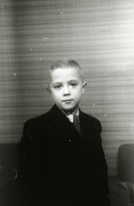 TRÜ füsioloogia ja biokeemia kateedri juhataja (1944-48) professor Elise Käer-Kingisepa jaTRÜ  farmokoloogia instituudi juhataja professor (1938-72) Georg Kingisepa poeg Henn-Peep Kingisepp