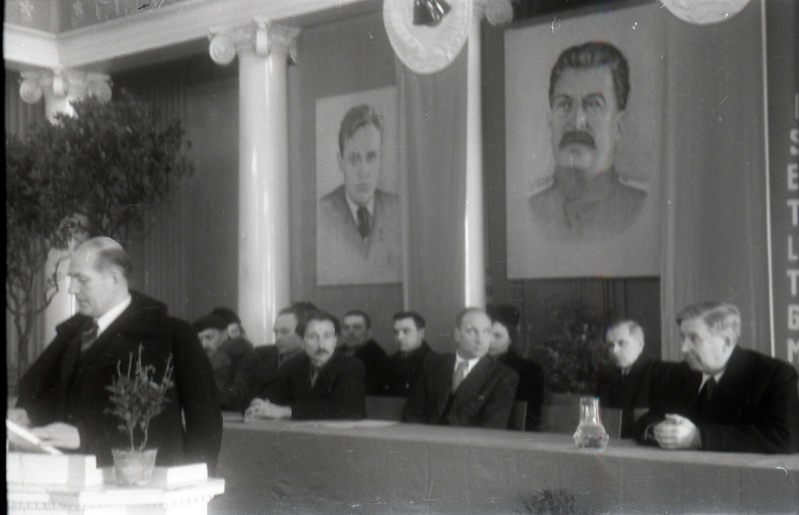 Rektor Alfred Koorti kõnelemas