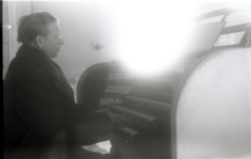 Üliõpilase Ernst Saareni matus ülikooli kirikus (organist)