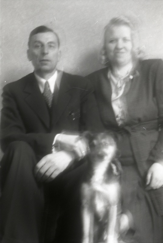 Mees ja naine koeraga (Lume abikaasaga)