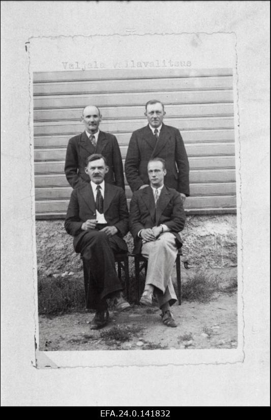 Valjala vallavalitsuse liikmed.