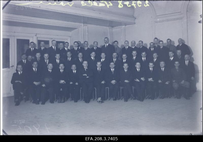 Grupp Järvamaa vallavanemaid ja sekretäre.