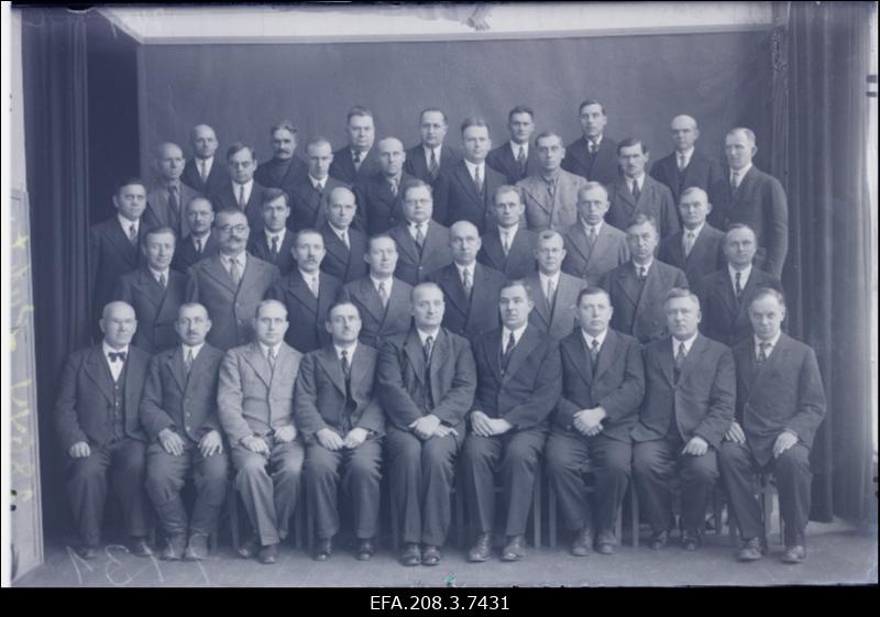 Järvamaa vallavanemad ja sekretärid.