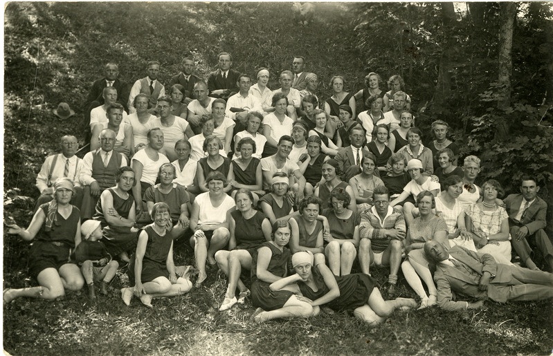 Õpetajate võimlemiskursustest osavõtjad Kuressaares