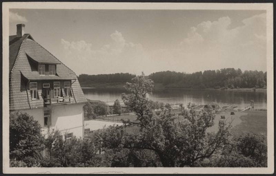 fotopostkaart, Viljandi järv, tennise- ja veespordiklubi, vasakul osa J. Lutsu majast, tenniseväljak, u 1935, foto T. Parri  duplicate photo