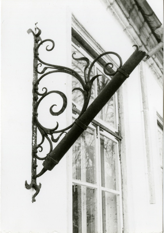 Kuressaare sepised: lipuvarda hoidik Tallinna 11