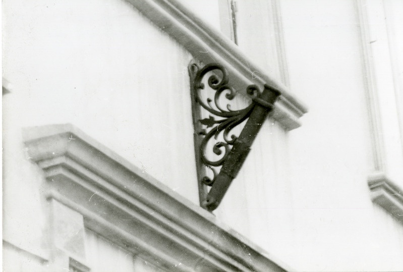 Kuressaare sepised: lipuvarda hoidik Kauba 12