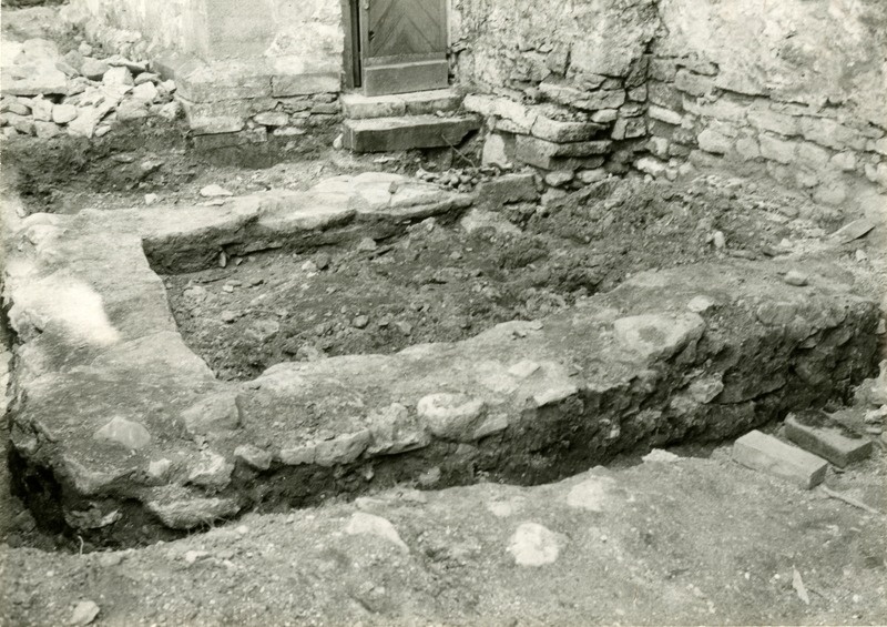 Arheoloogilised kaevamised Püha kiriku juures