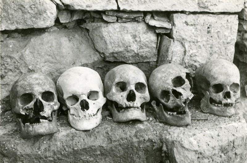 Arheoloogilised kaevamised Püha kiriku juures