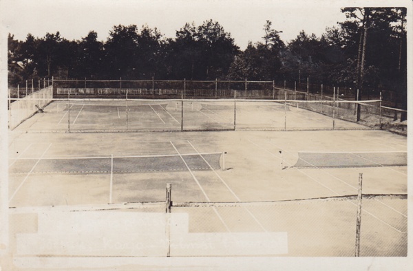 Narva-Jõesuu. Tenniseväljak