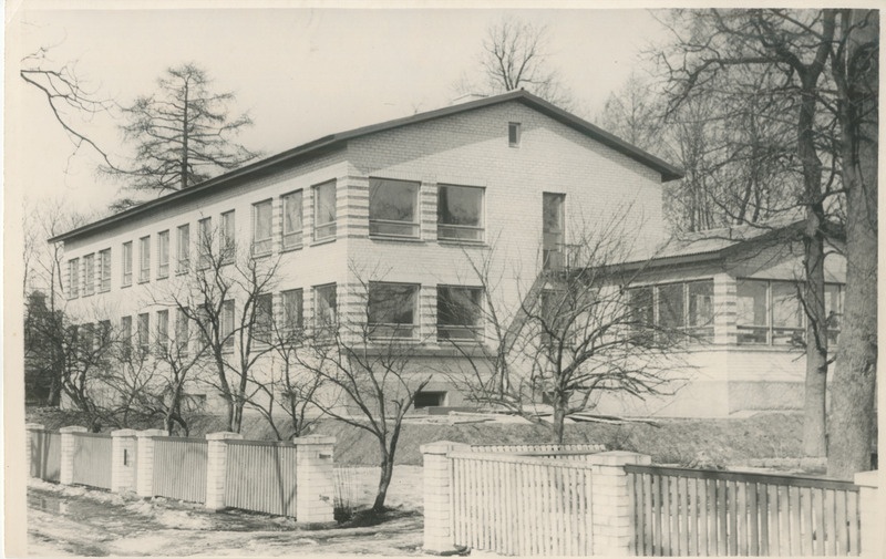 Foto. Kalamajndi lastepäevakodu S-Kuke tn. Ehitatud tüüpprojekti järgi.