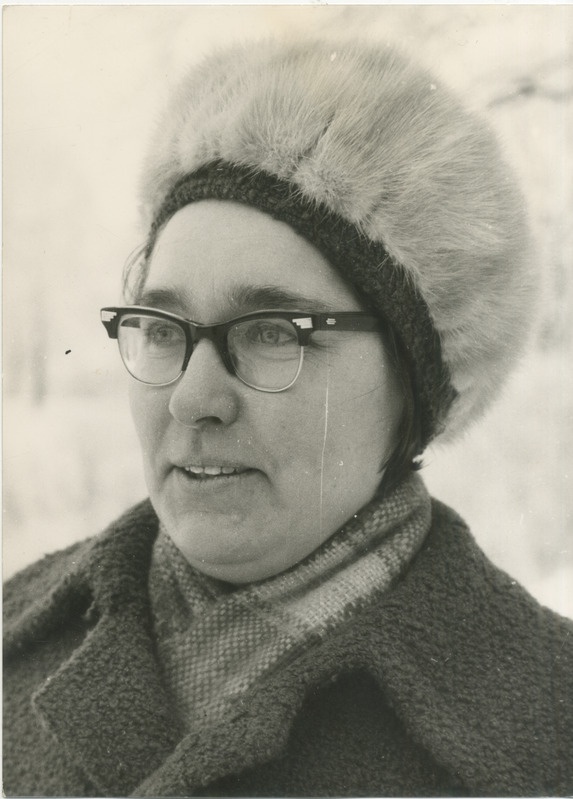 Foto. M.Liiv Pärnu Õmblusvabriku eesrindlik õmbleja.