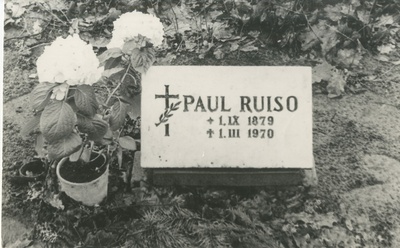 Foto. Paul Ruiso haud Metsaküla kalmistul.  similar photo