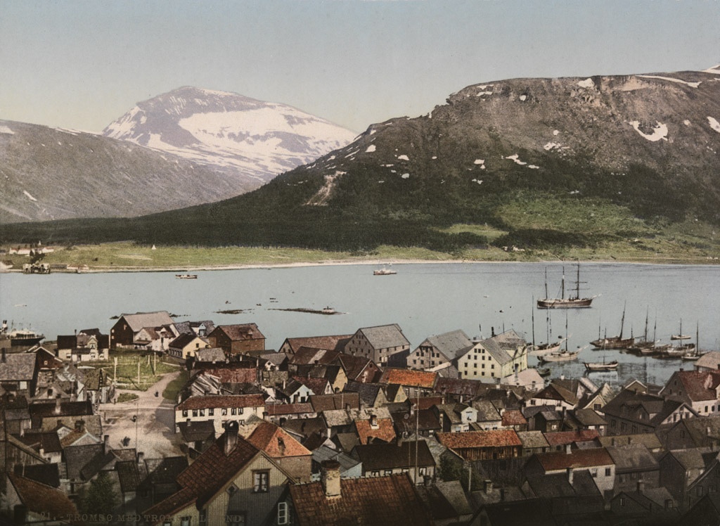 7121. Tromsu med Tromsdalstind