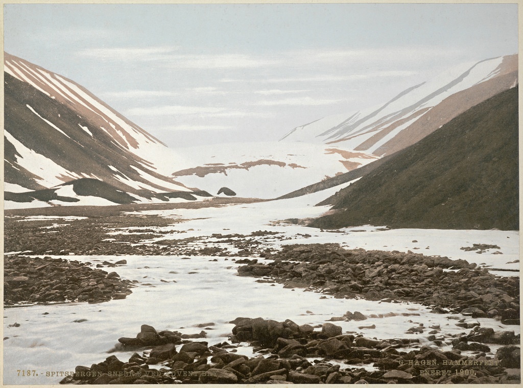 7187. Spitsbergen. Snebræ leads Advent Bay