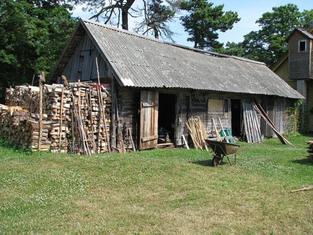 Vormsi Kalffi talu ait ja kuur