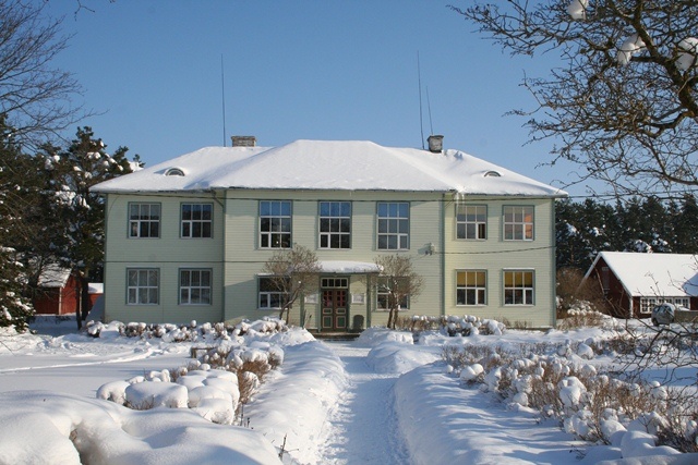 Vormsi koolimaja