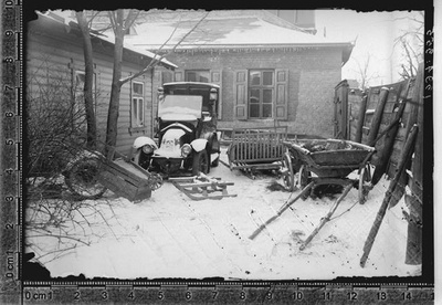 Sõiduriistad J. Peetsi töökoja ees 1923. Tartu, Kastani 59  similar photo