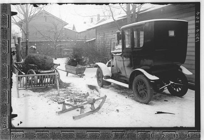 Sõiduriistad J. Peetsi töökoja lähedal 1924. Tartu, Kastani 59  similar photo