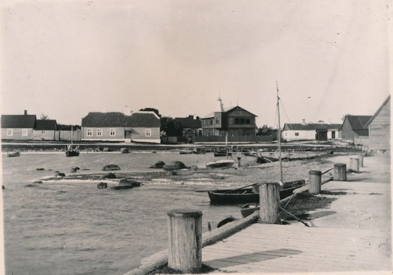 Foto. Vaade Vana-sadama sillast Holmile - Sadama 11. tänavale. Foto ca XX saj. algusest.