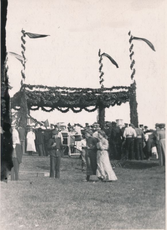 Foto. Läänemaa Põllumajandusnäitus Haapsalu lossipargis. Foto ca 1910.