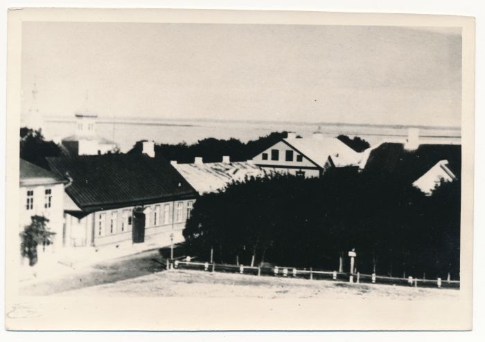 Foto. Haapsalu. Vaade raekojale. (E - 289-8).