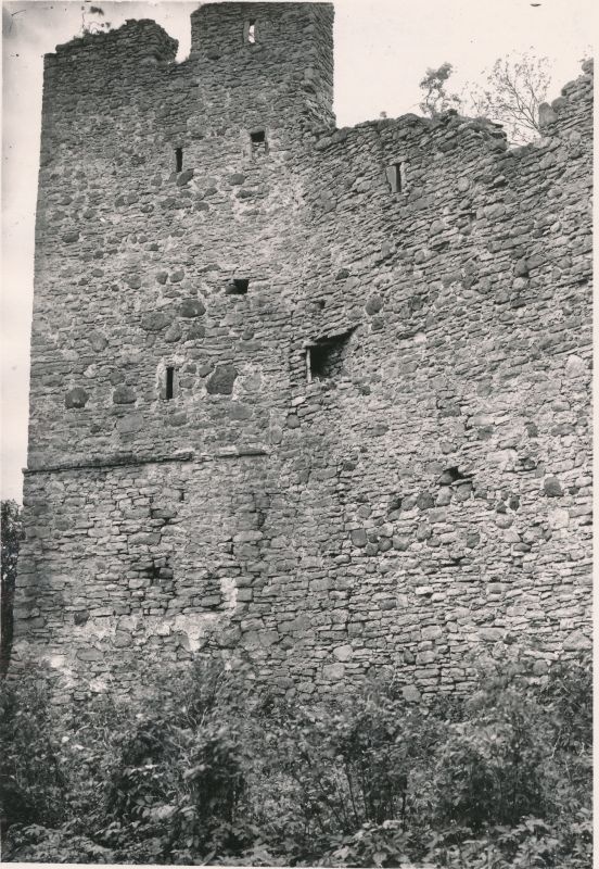 Foto. Haapsalu lossi idapoolse eellinnuse nurgatorn. 1933. Fotograaf J. Grünthal