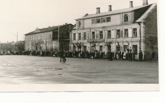 Foto. SSOR 50-nda aastapäeva tähistamine Haapsalus. Võidu väljaku üldvaade. 1967.
