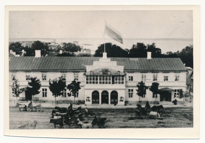 Foto. Haapsalu. Hotell "Salong", mis 1906. ära põles. (11. aug. 1906) Fotogr. N. Veksin. 1897. (E - 289-13).
