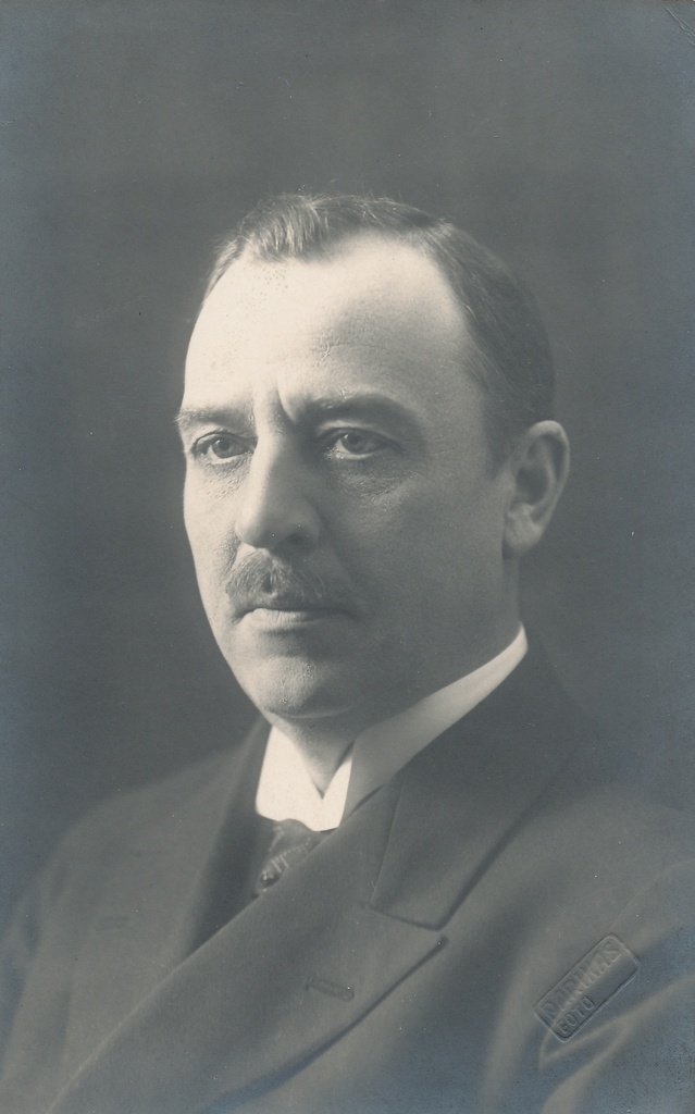 ESS Kalevi funktsionäär Konstantin Konik, portree
