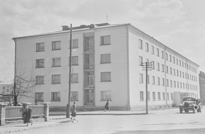 Tartu ülikooli õppehooned. Kehakultuuri õppehoone, õpperaamatukogu, Uus Anatoomikum. 1956. a.  similar photo