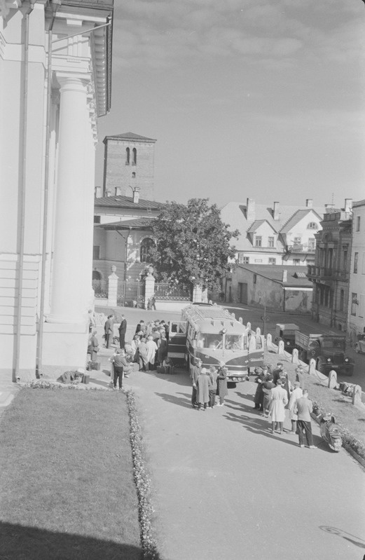 Tartu ülikooli üliõpilased lähevad kolhoosi. 02. september 1960. a.