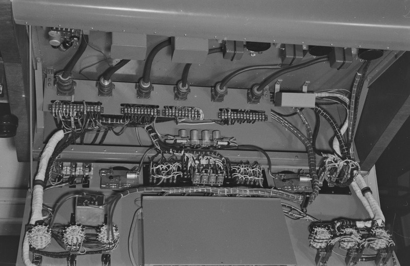 Tartu ülikooli raadiokeskuses. V. Kiis, E. Kiis ja Kurm. Aprill 1960. a.